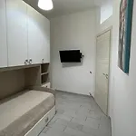 Capodichino Hause מלון *